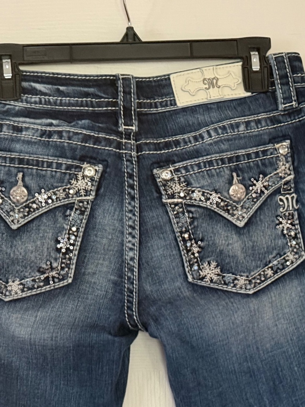 Like New Miss Me Hailey Skinny Jean Medium Blue. Size 28 x 29.5